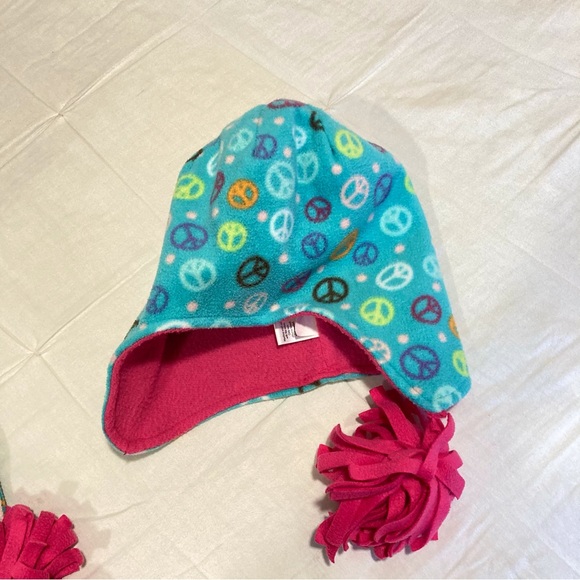Reversible Fleece Hat & Scarf - Picture 8 of 9